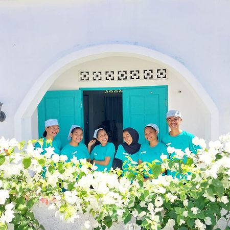 Anjo Maumere Hotel & Restaurant Buitenkant foto