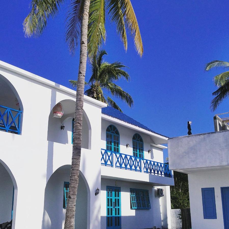 Anjo Maumere Hotel & Restaurant Buitenkant foto
