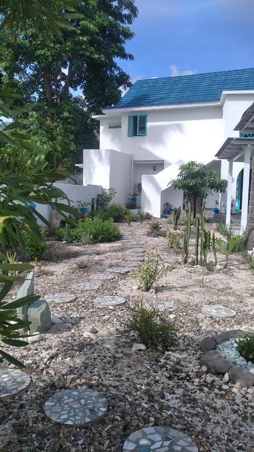 Anjo Maumere Hotel & Restaurant Buitenkant foto
