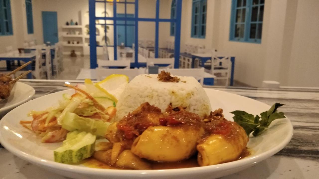 Anjo Maumere Hotel & Restaurant Buitenkant foto
