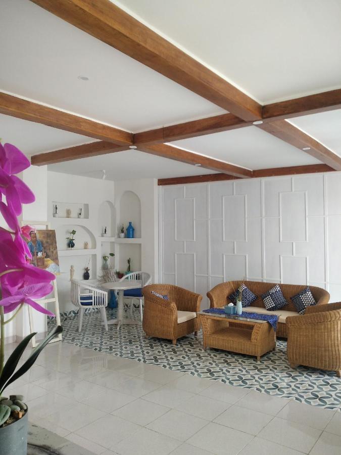 Anjo Maumere Hotel & Restaurant Buitenkant foto