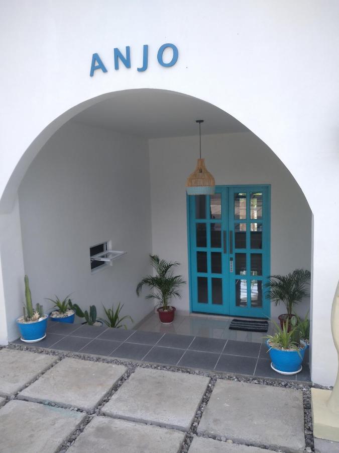 Anjo Maumere Hotel & Restaurant Buitenkant foto
