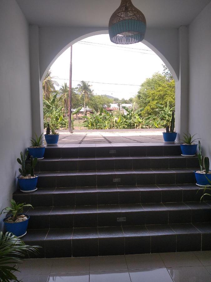 Anjo Maumere Hotel & Restaurant Buitenkant foto