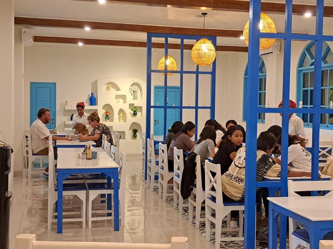 Anjo Maumere Hotel & Restaurant Buitenkant foto
