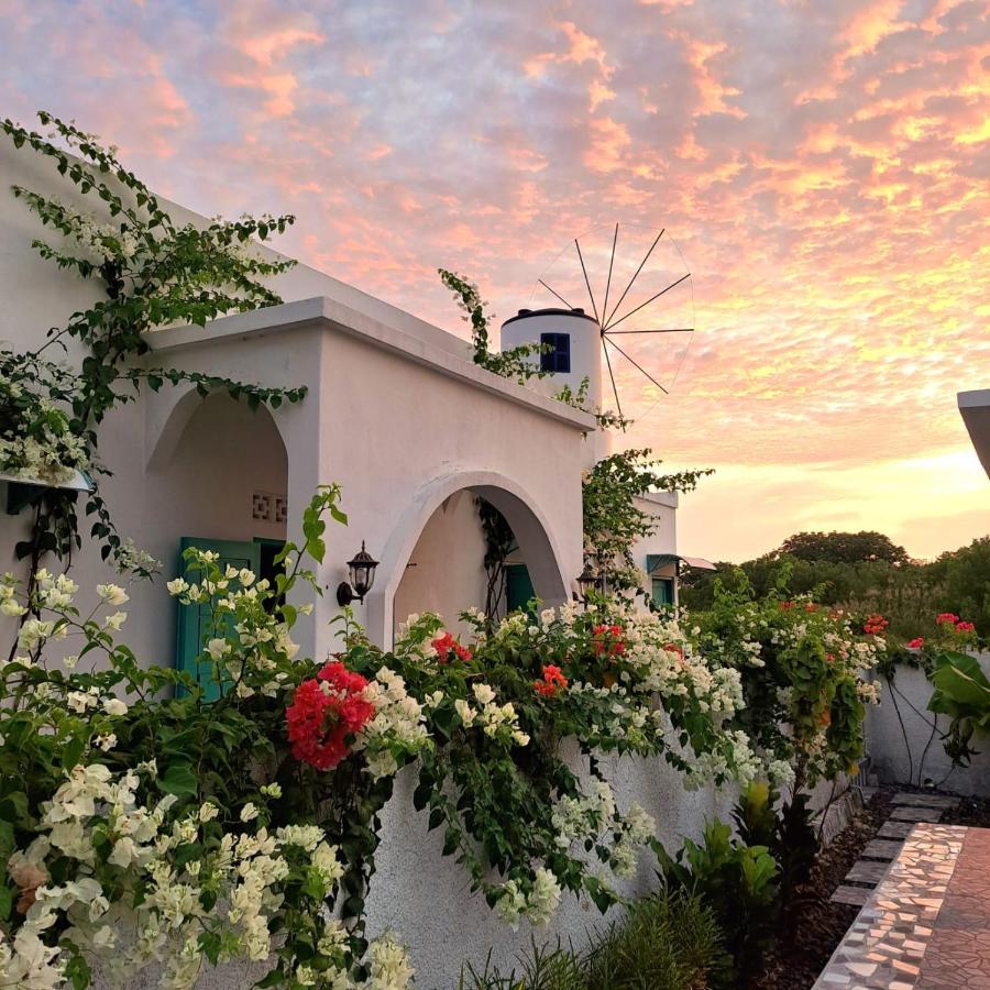 Anjo Maumere Hotel & Restaurant Buitenkant foto