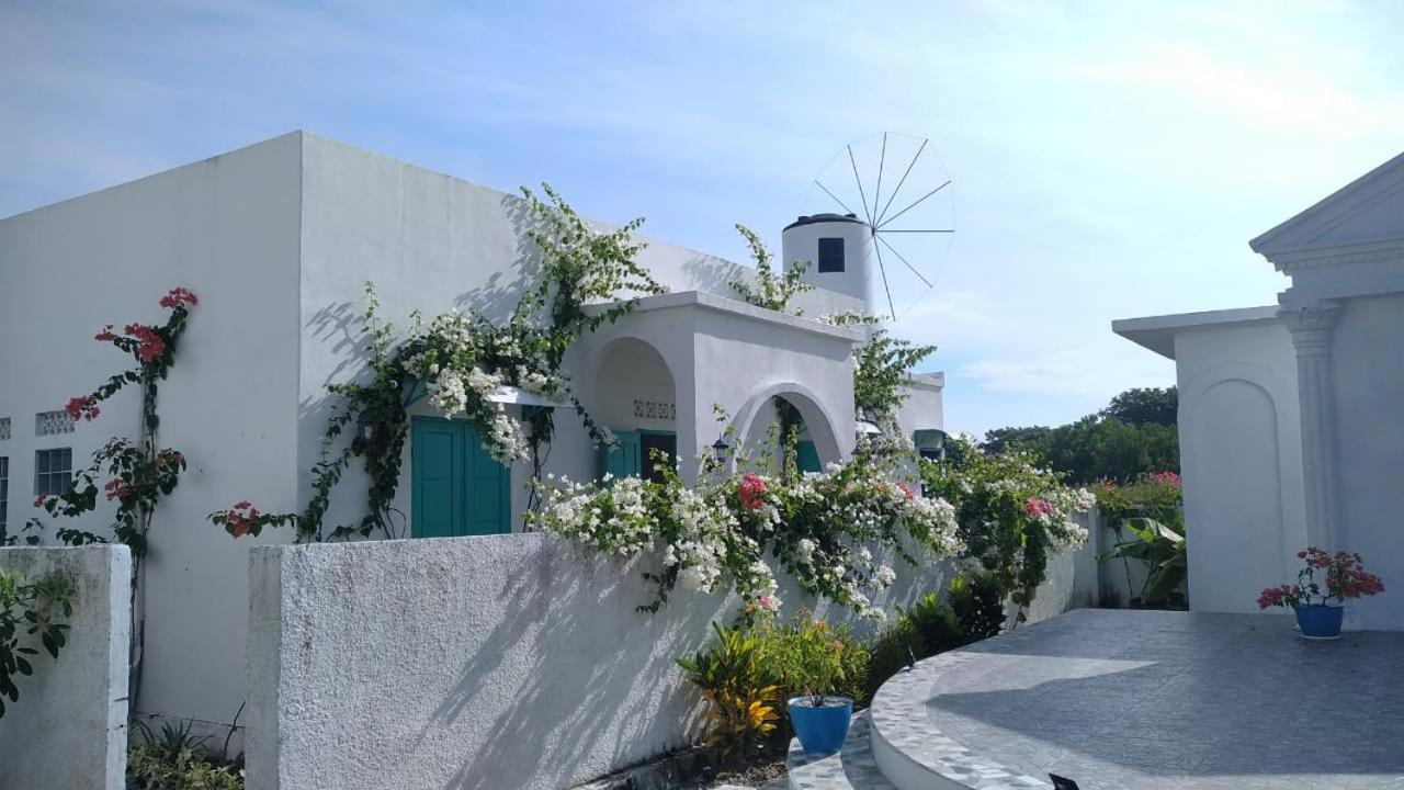 Anjo Maumere Hotel & Restaurant Buitenkant foto