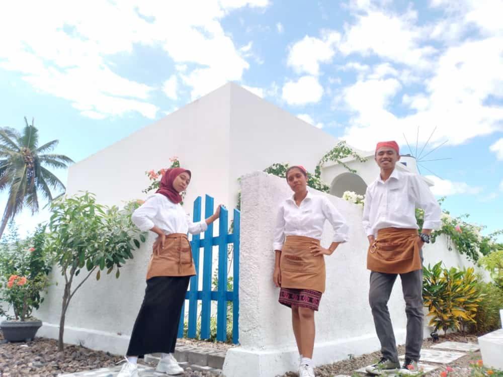 Anjo Maumere Hotel & Restaurant Buitenkant foto