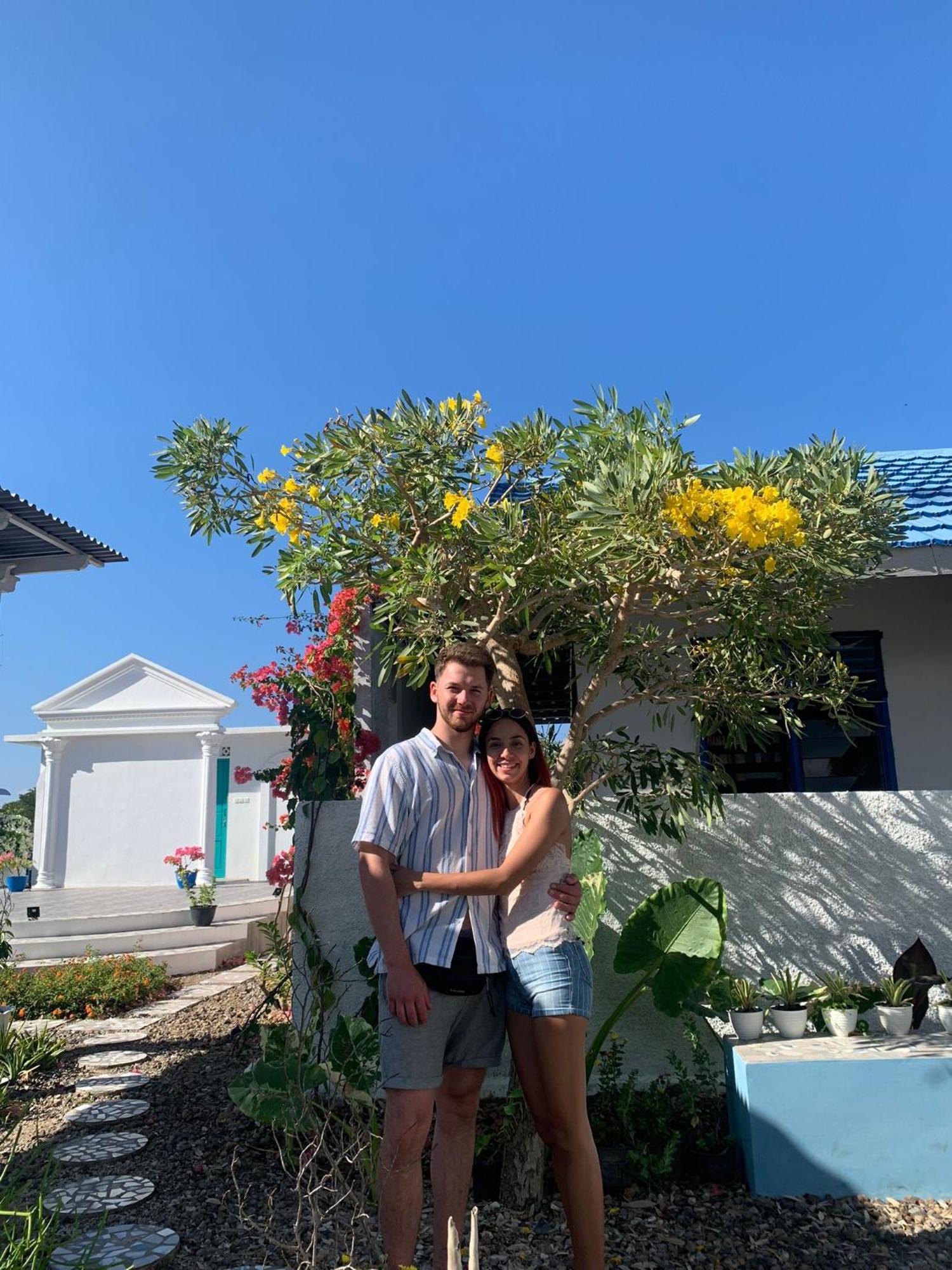 Anjo Maumere Hotel & Restaurant Buitenkant foto